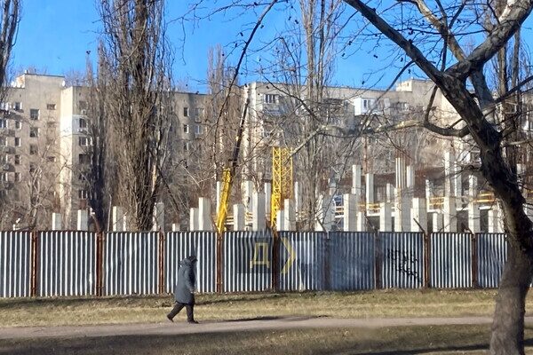 Спустя восемь лет в Одессе возобновили строительство торгового центра