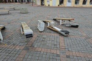 Многострадальные качели на Греческой продолжают разрушаться
