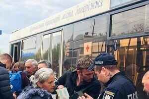 В Запорожье приехала колонна эвакуированных с завода "Азовсталь" в Мариуполе