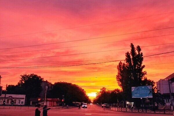 Одесситы наблюдали удивительно красочный летний закат (фото)