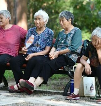 Китай повышает пенсионный возраст: впервые за 70 лет