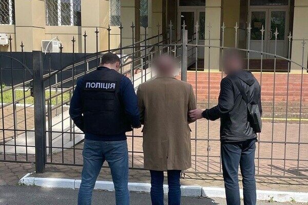 Житель Одесского района обещал мужчине формальное трудоустройство в армию