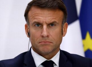 Мир або санкції: Макрон поставив Кремль перед вибором
