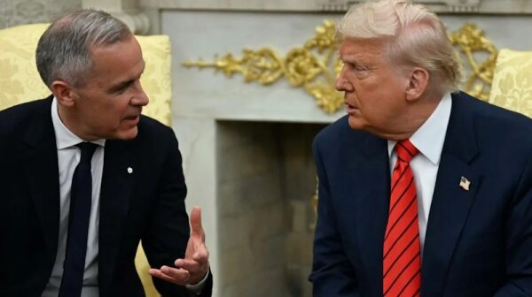Трамп разрывает торговые переговоры с Канадой