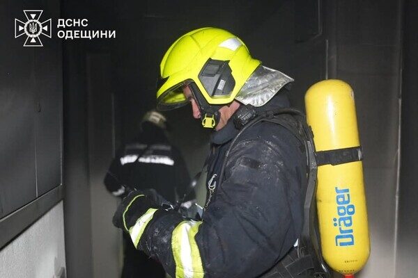 В Одесском районе горел ЖМ "Радужный": эвакуировали людей и спасали собак