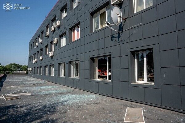 Ночной обстрел Одессы: получила повреждения пожарная часть