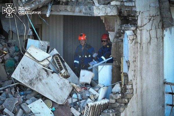 Ночной дроновый удар по многоэтажке: под завалами обнаружили погибшего (обновлено)