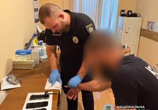 В Одессе задержали поджигателя, который поджег два автомобиля и скрылся в Кривом Роге
