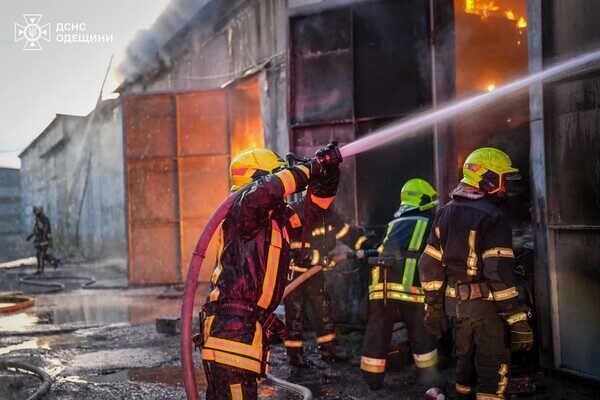 Масштабный пожар в Одесском районе: горел рынок "7-й километр"