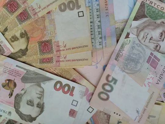 Розрахунок у&nbsp;два етапи: чому при призначенні пенсії ПФУ не&nbsp;одразу враховує довідки про зарплату до&nbsp;2000 року